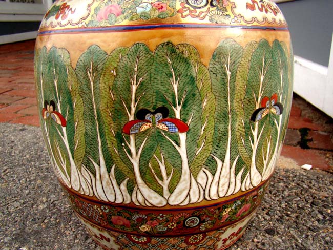 A beautiful Chinese 'butterfly' motif ginger jar — image 2